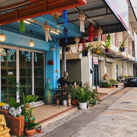 Aekkalukthai Hostel Rayong Exterior photo