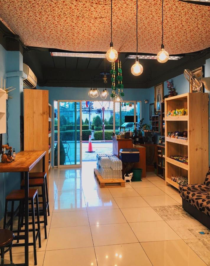 Aekkalukthai Hostel Rayong Exterior photo