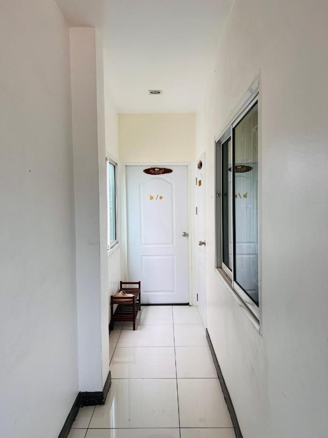 Aekkalukthai Hostel Rayong Exterior photo