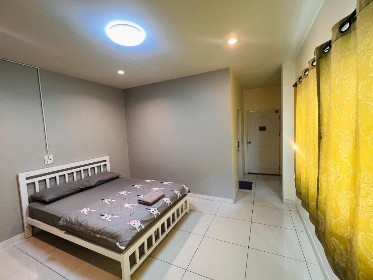 Aekkalukthai Hostel Rayong Exterior photo