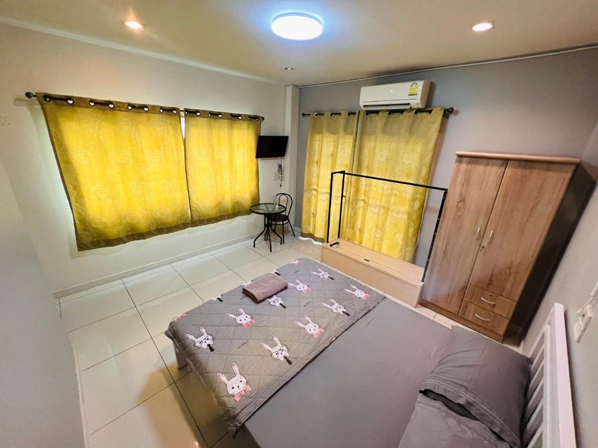 Aekkalukthai Hostel Rayong Exterior photo