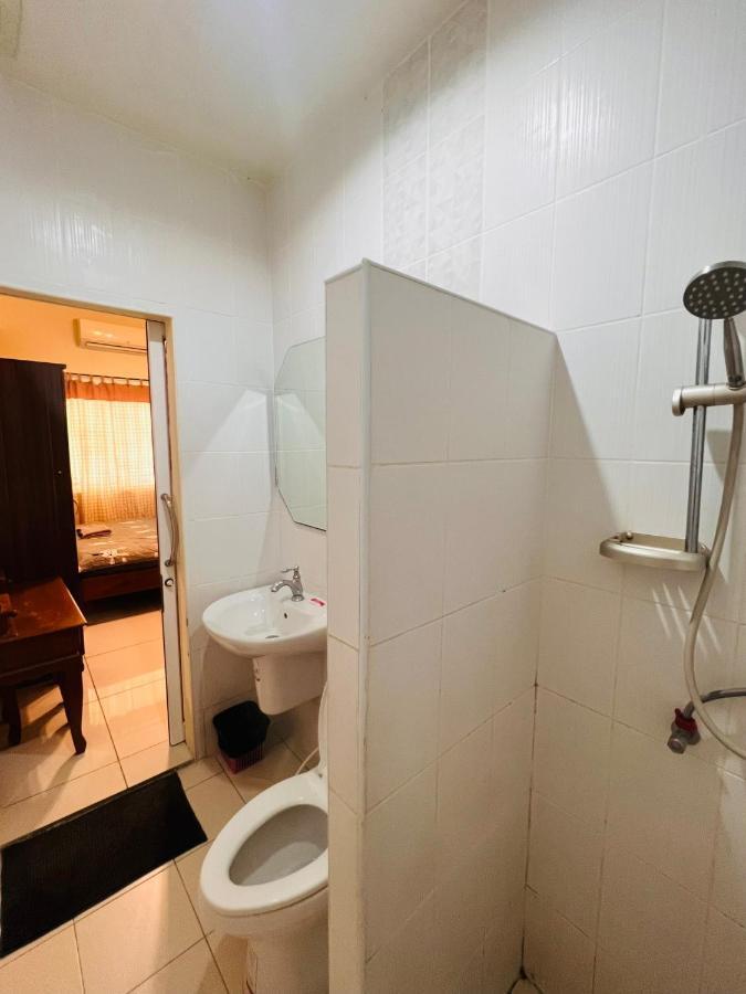 Aekkalukthai Hostel Rayong Exterior photo