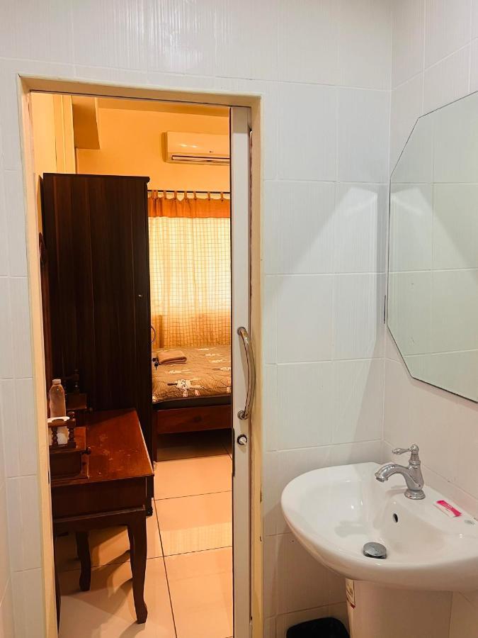 Aekkalukthai Hostel Rayong Exterior photo